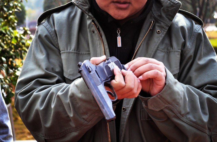 湖南破获网络制贩枪案 收缴千余枪支