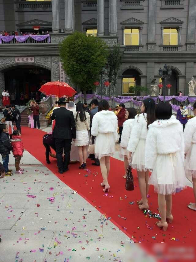 惠州"土豪"驾直升机参加婚礼