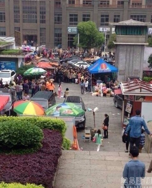 湖南 摊主 商贩 特警持枪围山