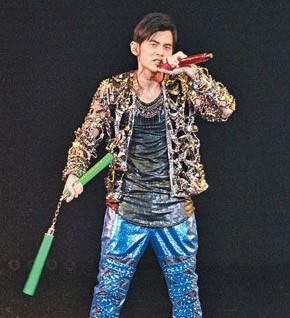 周杰伦赴悉尼开唱 28支双节棍似"大批武器"遭扣押_金羊网新闻
