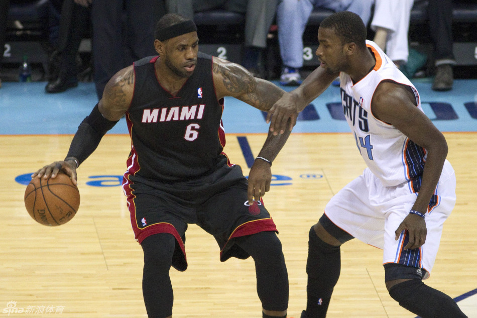 热火晋级东部半决赛 乔丹詹姆斯赛后寒暄