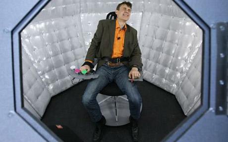 美孕妇野外分娩直播引争议 奇葩真人秀让你苦