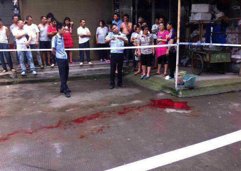 温州3岁男童找妈妈途中遭人当街割喉身亡