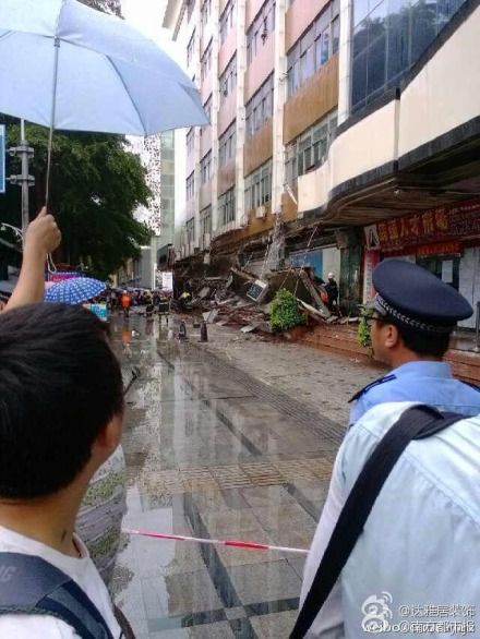 深圳罗湖人才市场楼房坍塌 避雨行人遭埋