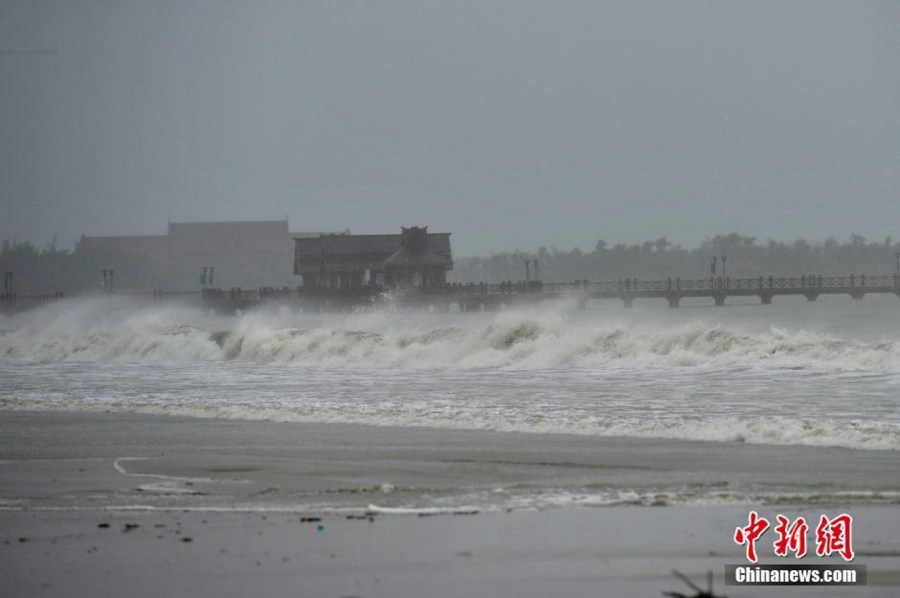 超强台风威马逊登陆海南 最大风力17级