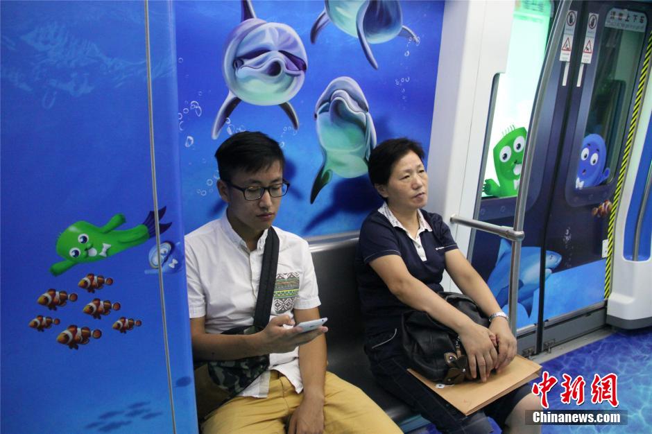 宁波地铁海底世界3D专列 车厢贴满3D海洋元素贴画