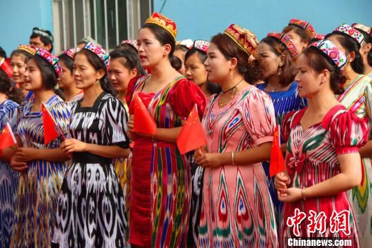 新疆库车万名妇女宣誓反对暴力恐怖 维护民族团结