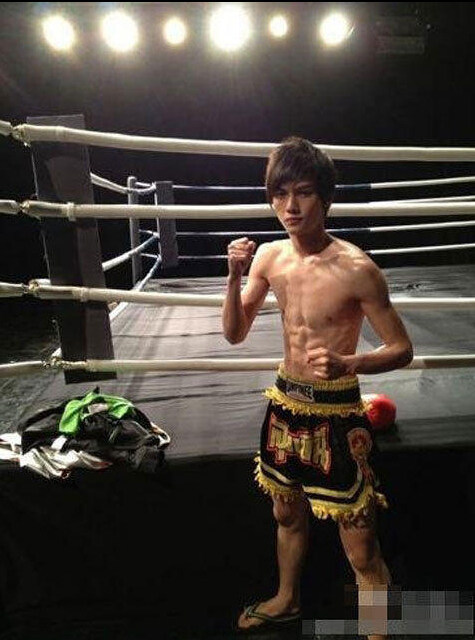 香港拳王承认当街持斧狂劈黑帮老大致死