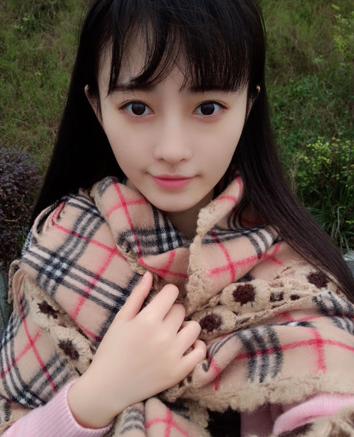 据日本媒体报道,近日有日本媒体评选中国第一美女,不过出人意料的是,最终夺冠的并非是范冰冰、章子怡等国际范老牌美女,而是新生代中国少女偶像团体SNH48的成员鞠婧祎。鞠婧祎作为一个90后,爱玩是天性,她的兴趣爱好也喜欢动漫游戏。