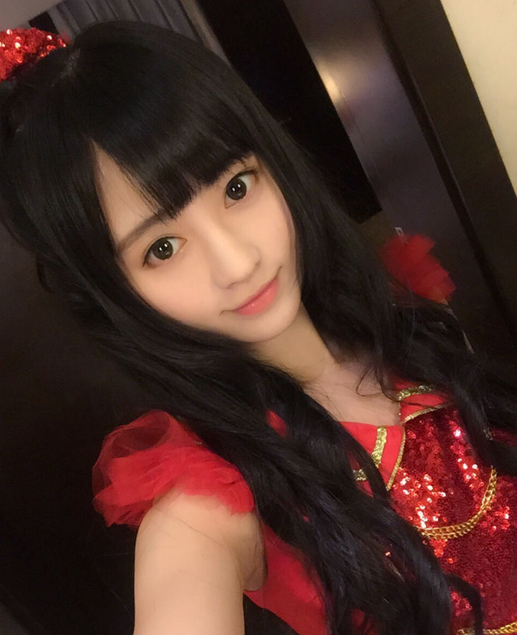 据日本媒体报道,近日有日本媒体评选中国第一美女,不过出人意料的是,最终夺冠的并非是范冰冰、章子怡等国际范老牌美女,而是新生代中国少女偶像团体SNH48的成员鞠婧祎。鞠婧祎作为一个90后,爱玩是天性,她的兴趣爱好也喜欢动漫游戏。