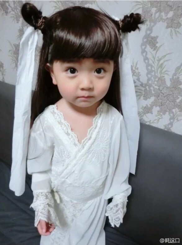 徐峥恶搞 <em>小龙女</em> 辣妈将<em>儿子</em>打扮成 <em>小龙女</em> 萌翻
