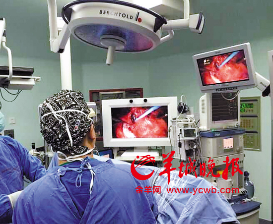 　　裸眼3D进入广医一院手术室