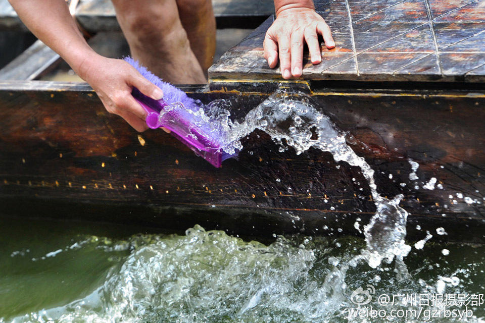 广州猎德龙舟出水盼竞渡