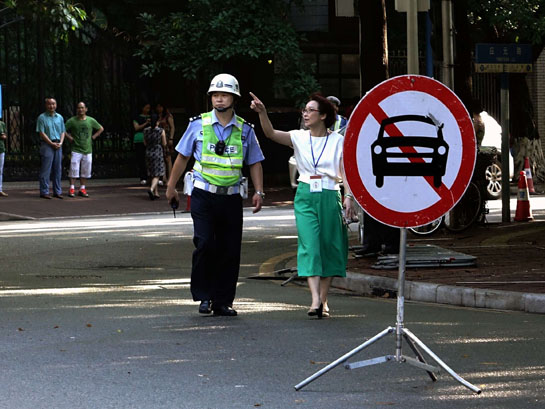 秦桧夫人跪像被摸黑图片