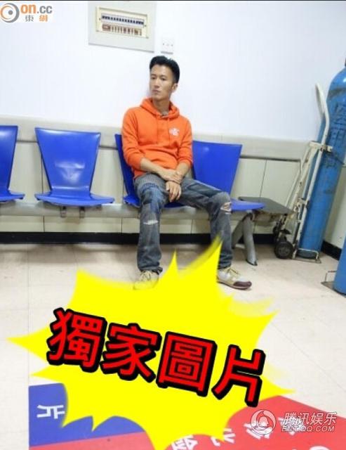 谢霆锋手指被螃蟹钳出血 或需做手术取出异物