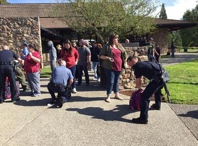  美国再发枪击案  13死20伤枪手死亡_金羊网新