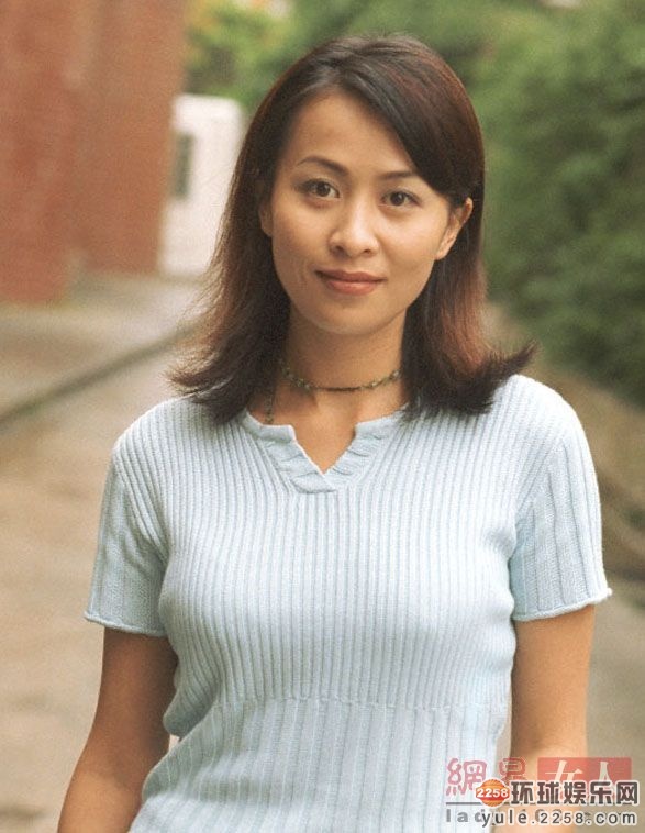 刘嘉玲年轻时候相当美貌,不管现在多少人说她像那英,佘诗曼