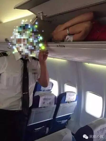 恐怖迎新!网曝新人 空姐被塞行李架 _金羊网新闻