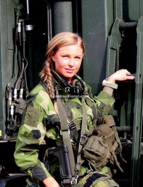 图为瑞典陆军女兵.