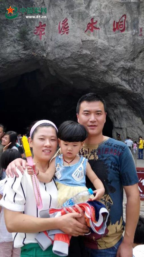  弹药押运兵办婚礼  仅15分钟 对爱人三次爽约