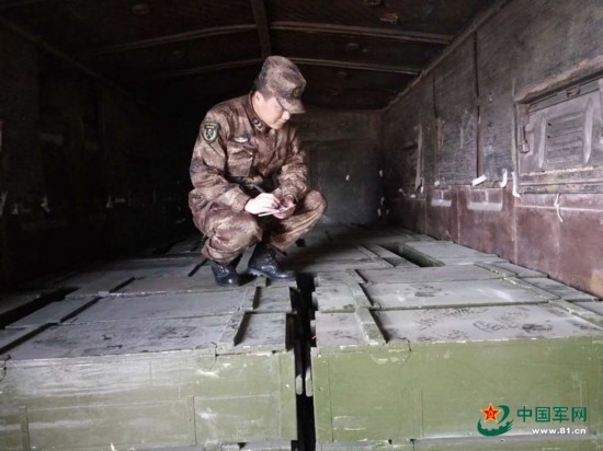  弹药押运兵办婚礼  仅15分钟 对爱人三次爽约