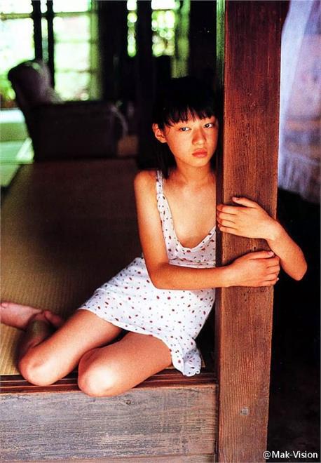 日本美少女人体艺术照未成年清纯献身惹热议