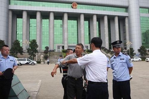 湘潭大学研究生杀人案被告 4判死刑终获无罪  索