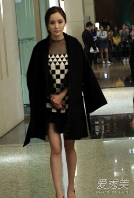 杨幂否认婚变 杨幂升级辣妈后衣品突飞猛进街