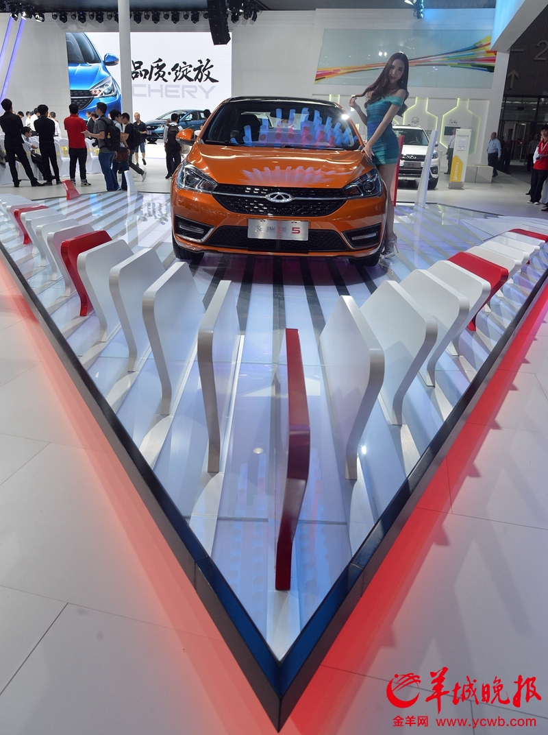 广州国际车展在广州琶洲会展中心开幕 豪车亮