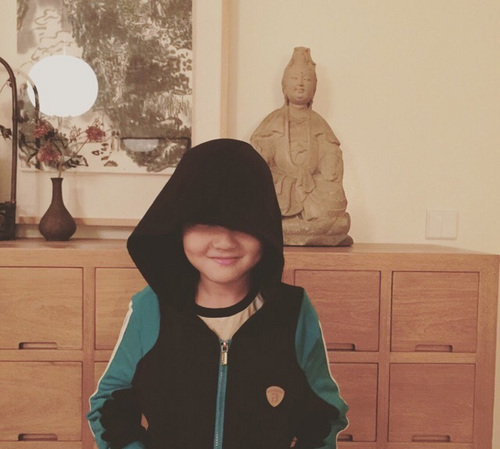  孙楠 妻子 潘蔚 晒儿女扮酷照 儿子像极父亲_金羊