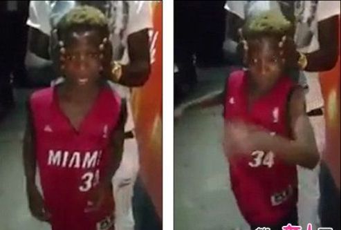  男孩 的 头 能 转180°  网友:小心脖子可能断掉 - 金