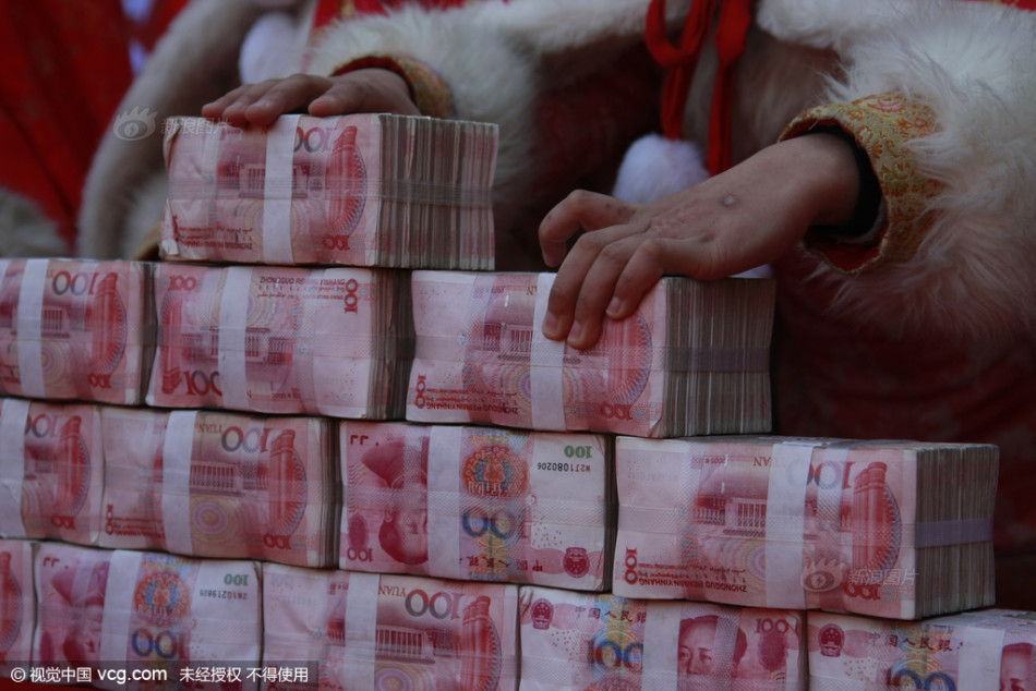 杭州 景区给游客发年终 奖 百万大钞满天飞随便