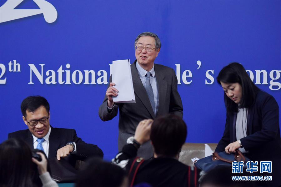 央行行长周小川等就 金融改革与发展 答记者问