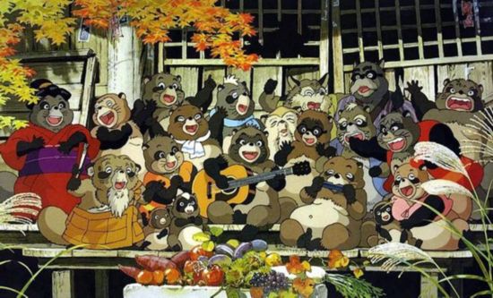 《百变狸猫》 《百变狸猫》由高畑勋执导、日本吉卜力工作室出品,于1994年上映。影片从狸猫的视角看待人类社会的无止境扩张。该片生动地展现了日本民俗中狸猫童稚天真、滑稽可爱的形象,大量日本传统民乐、童谣、以及民间传说、祭祀仪式的出现,也使得影片在形式上洋溢着浓烈的民族色彩。