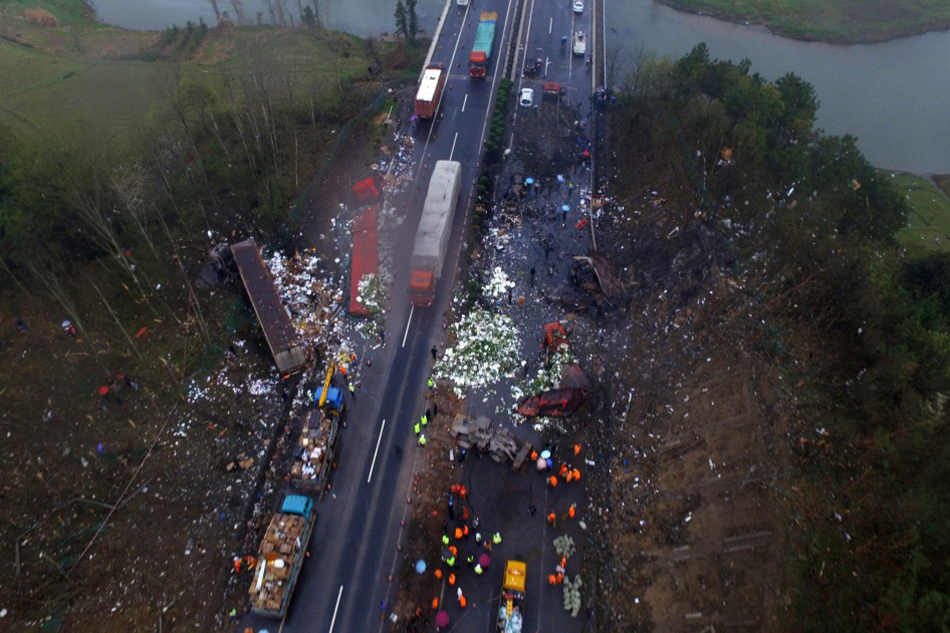  京港澳高速油罐车爆炸  临近房屋墙壁裂开 - 金