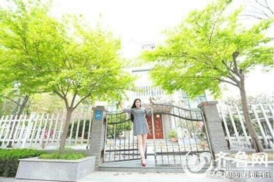 沂蒙炫富姐身披百万黄金参加选秀 高音PK掉草