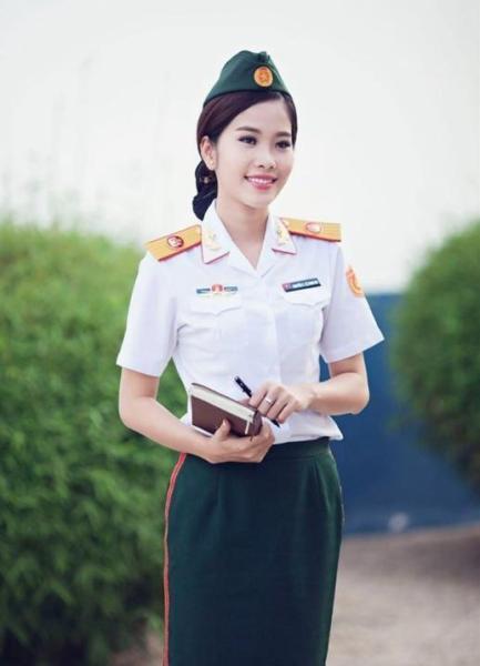 越南女兵新式军服图片_WWW.66152.COM
