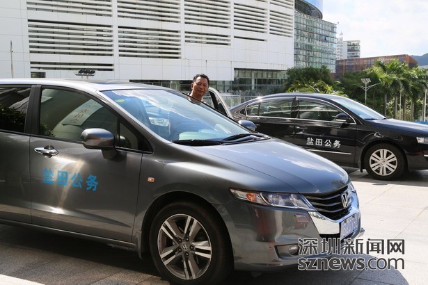 图库   盐田区公务用车,7月27日9时15分停于盐田区行政中心二楼平台