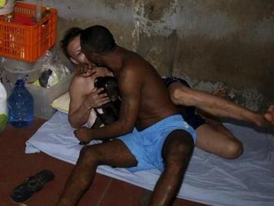 实拍巴拿马监狱乱象 犯人带充气娃娃坐牢