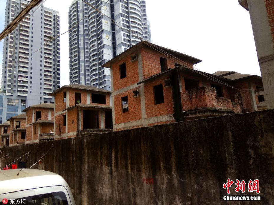 深圳宝安80余栋别墅烂尾20余年
