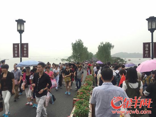 发展旅游业的好处_杭州市旅游业收入(2)