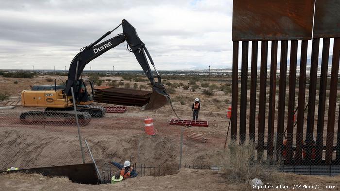 美墨边境修建1100公里钢铁栅栏 特朗普要拿移