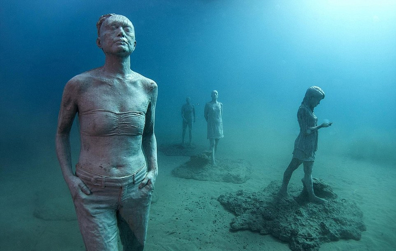 意12米深水下雕塑博物馆开业迎客