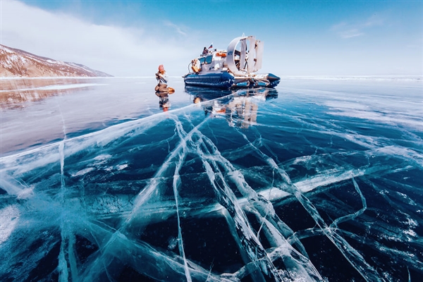 冰冻的贝加尔湖 美的不像人间
