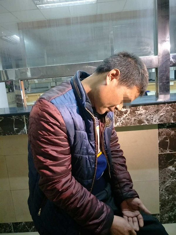 想着不能回家过年，王某万分沮丧 