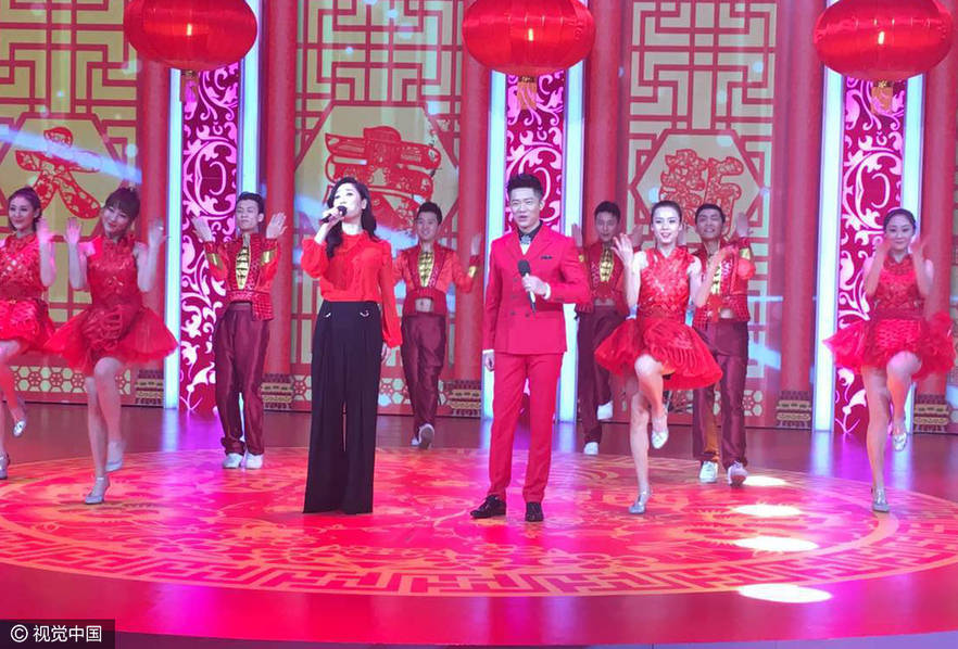 春晚彩排傅园慧冯巩搭戏 三军仪仗队前卖萌