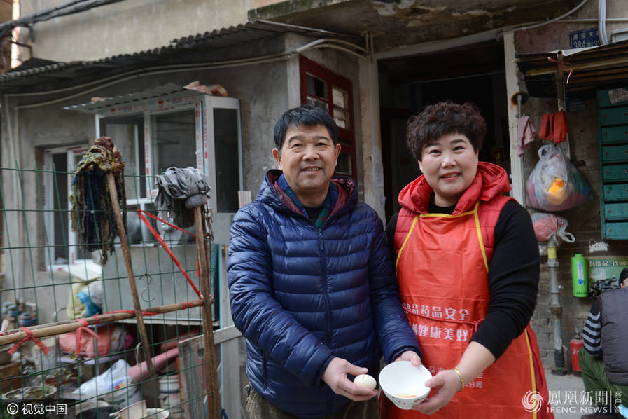 武汉市民买鸡蛋现“一蛋五黄”