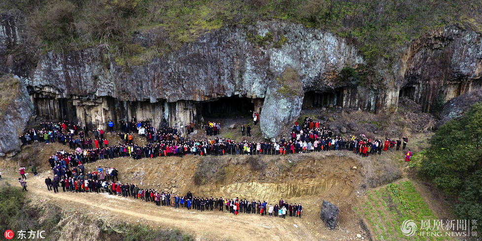 500人拍全家福 家族6代同堂