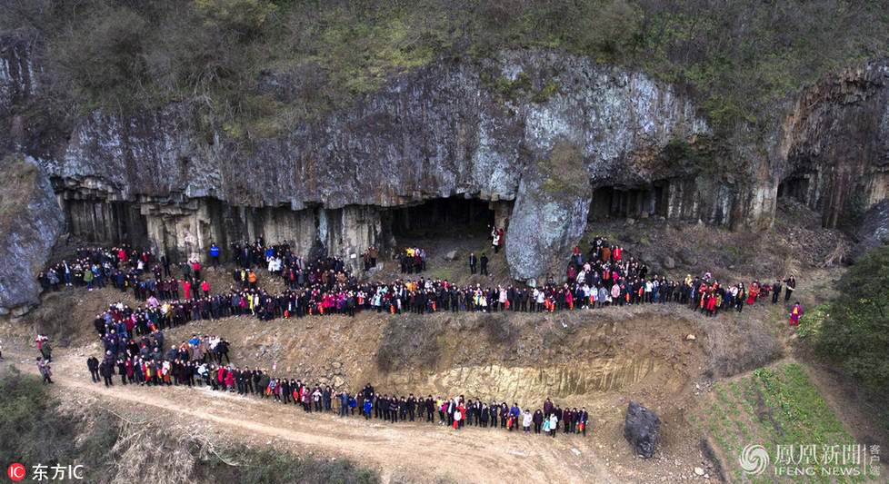 500人拍全家福 家族6代同堂
