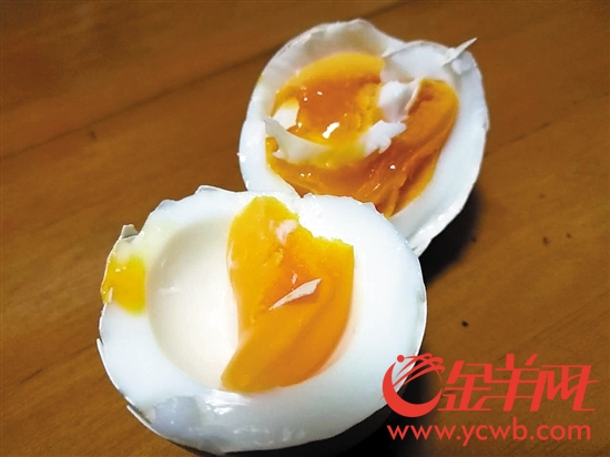 别买不知名厂家生产的暖宝宝! 两小时把鸡蛋烫半熟